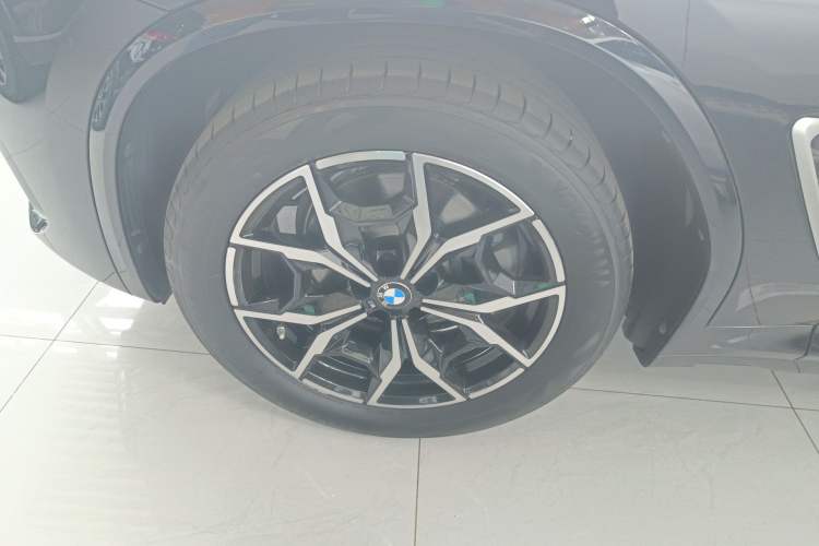 Used BMW X3 2023 xDrive25i M Sport Package Left Front Wheel Hub