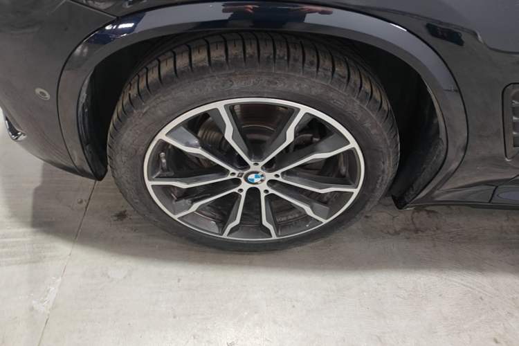 Used BMW X3 2023 Restyled xDrive30i Leading Edition M Night Sky Package Left Front Wheel Hub