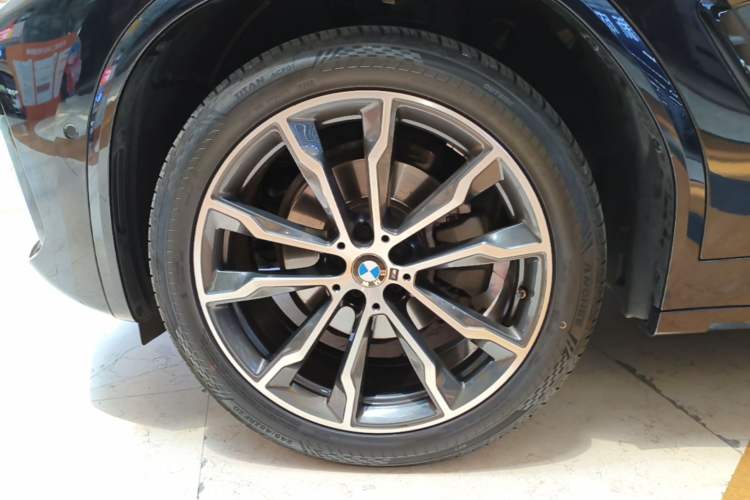 Used BMW X3 2023 Restyled xDrive30i Leading Edition M Night Sky Package Left Front Wheel Hub