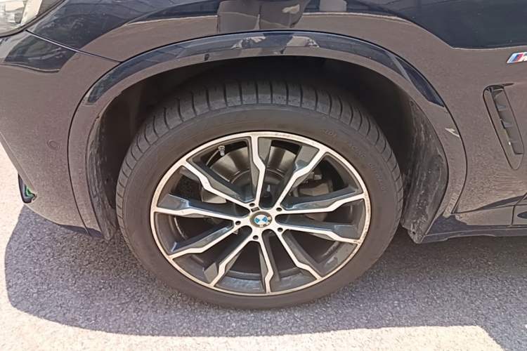 Used BMW X3 2023 Restyled xDrive30i Leading Edition M Night Sky Package Left Front Wheel Hub