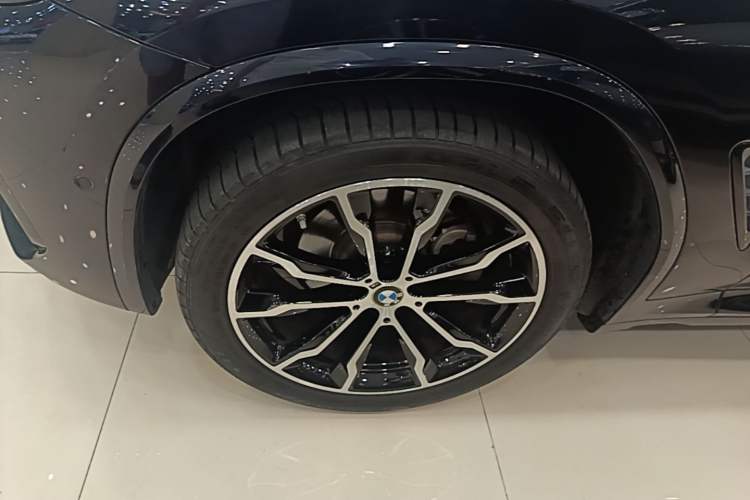 Used BMW X3 2023 Restyled xDrive30i Leading Edition M Night Sky Package Left Front Wheel Hub