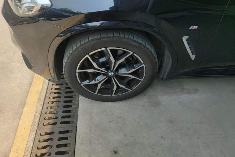 Used BMW X3 2023 xDrive25i M Sport Package Left Front Wheel Hub