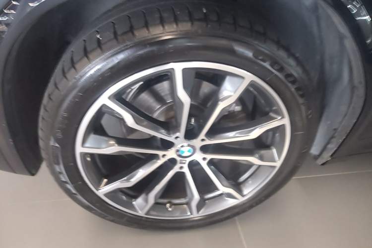 Used BMW X3 2023 Restyled xDrive30i Leading Edition M Night Sky Package Left Front Wheel Hub