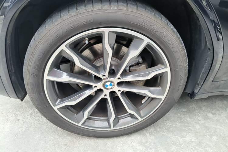 Used BMW X3 2023 Restyled xDrive30i Leading Edition M Night Sky Package Left Front Wheel Hub