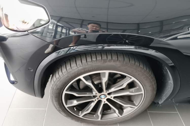 Used BMW X3 2023 Restyled xDrive30i Leading Edition M Night Sky Package Left Front Wheel Hub
