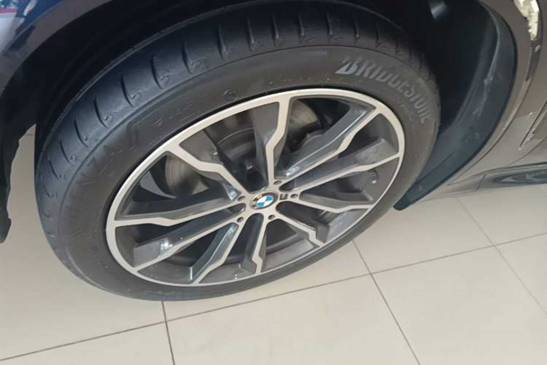 Used BMW X3 2023 Restyled xDrive30i Leading Edition M Night Sky Package Left Front Wheel Hub