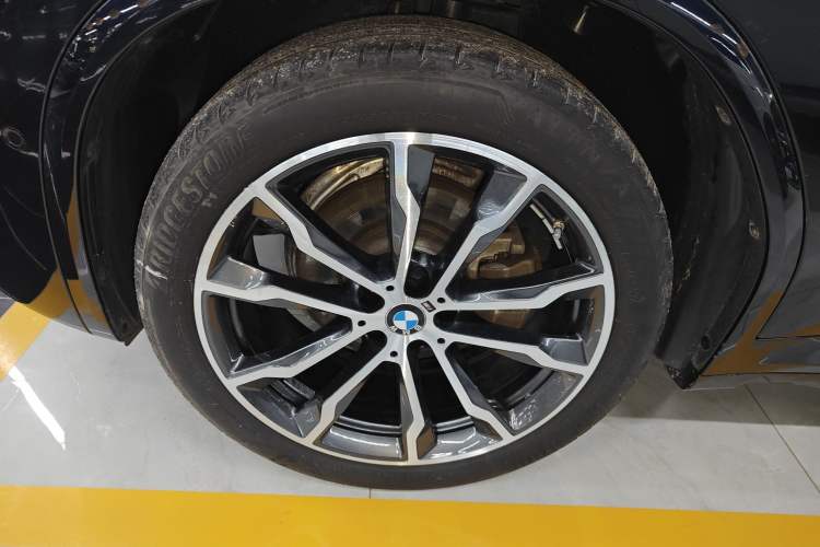 Used BMW X3 2023 Restyled xDrive30i Leading Edition M Night Sky Package Left Front Wheel Hub