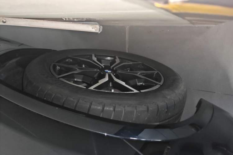 Used BMW X3 2023 xDrive25i M Sport Package Left Front Wheel Hub