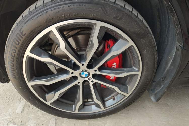 Used BMW X3 2023 Restyled xDrive30i Leading Edition M Night Sky Package Left Front Wheel Hub