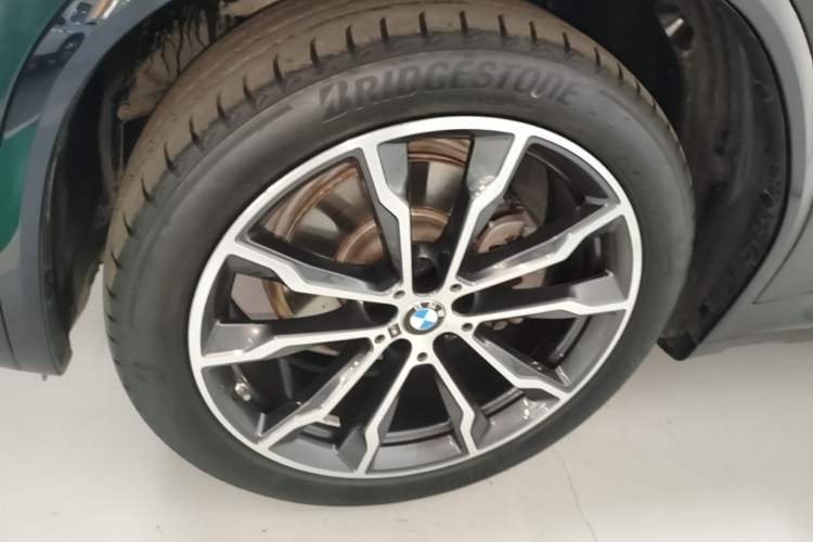 Used BMW X3 2023 Restyled xDrive30i Leading Edition M Night Sky Package Left Front Wheel Hub