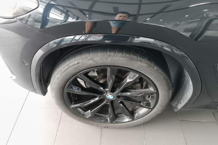 Used BMW X3 2023 Restyled xDrive30i Luxury Version M Night Edition Package Left Front Wheel Hub