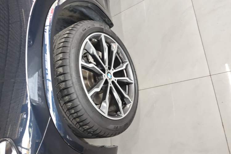 Used BMW X3 2023 Restyled xDrive30i Leading Edition M Night Sky Package Left Front Wheel Hub
