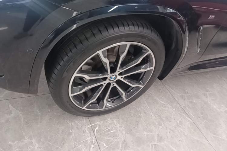 Used BMW X3 2023 Restyled xDrive30i Leading Edition M Night Sky Package Left Front Wheel Hub