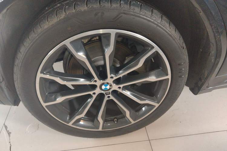 Used BMW X3 2023 Restyled xDrive30i Leading Edition M Night Sky Package Left Front Wheel Hub