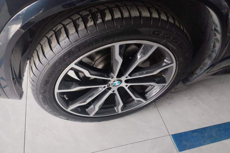 Used BMW X3 2023 Restyled xDrive30i Leading Edition M Night Sky Package Left Front Wheel Hub