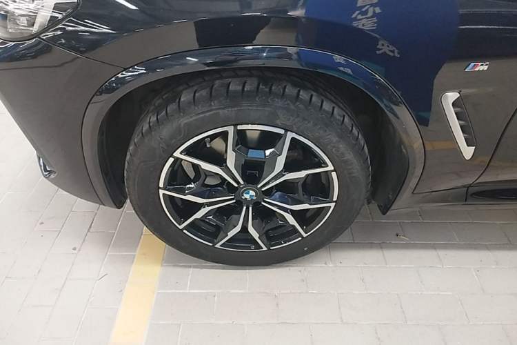 Used BMW X3 2023 xDrive25i M Sport Package Left Front Wheel Hub