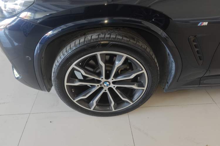 Used BMW X3 2023 Restyled xDrive30i Leading Edition M Night Sky Package Left Front Wheel Hub