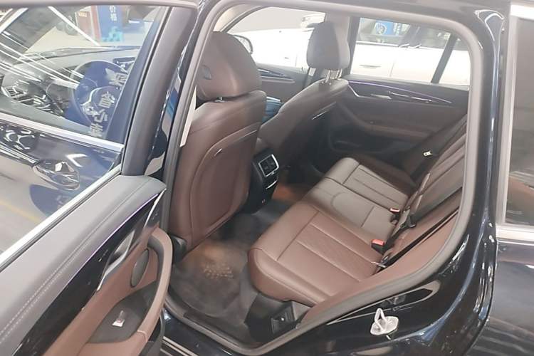 Used BMW X3 2023 xDrive25i M Sport Package Left Rear Seat