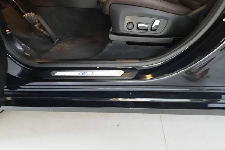 Used BMW X3 2023 xDrive30i Leading Model M Night Edition Package Left Side Sill