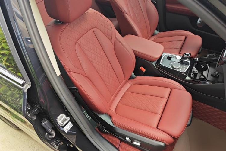 Used BMW X3 2023 xDrive30i Luxury Edition M Night Sky Package Right Front Seat