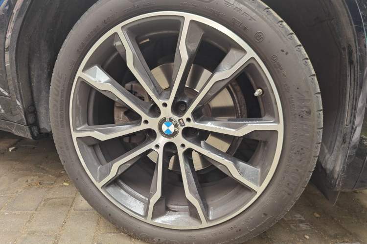 Used BMW X3 2023 xDrive30i Leading Model M Night Edition Package Right Front Wheel Hub