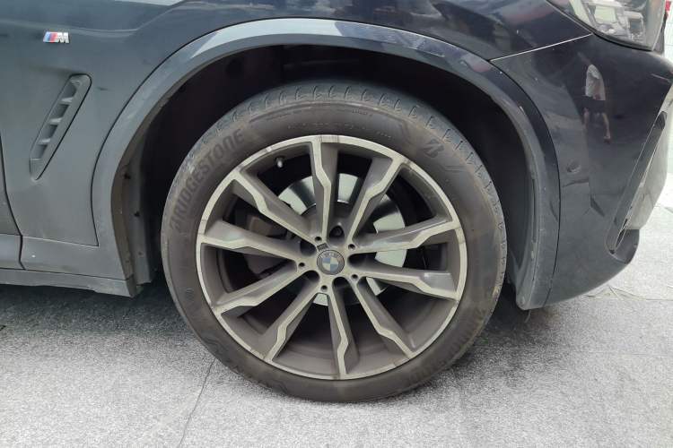 Used BMW X3 2023 xDrive30i Leading Model M Night Edition Package Right Front Wheel Hub