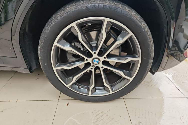 Used BMW X3 2023 Restyled xDrive30i Leading Edition M Night Sky Package Right Front Wheel Hub