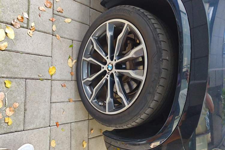 Used BMW X3 2023 Restyled xDrive30i Leading Edition M Night Sky Package Right Front Wheel Hub