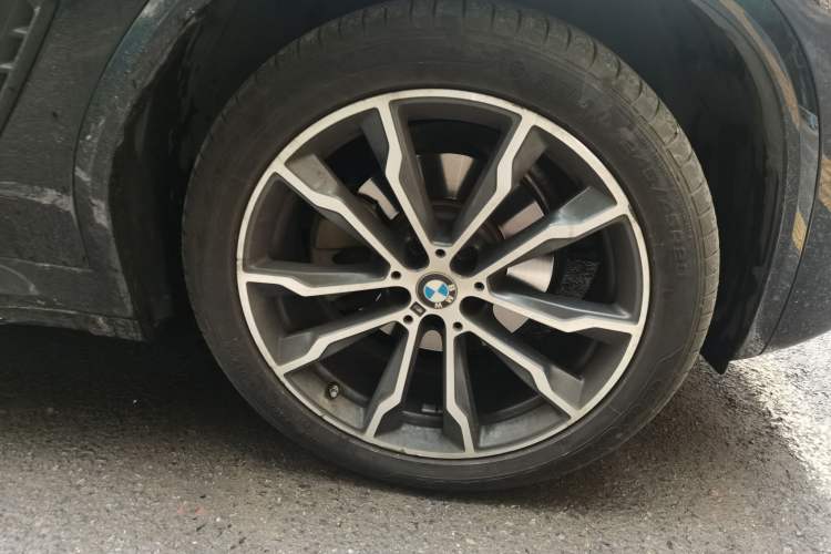 Used BMW X3 2023 xDrive30i Leading Model M Night Edition Package Right Front Wheel Hub