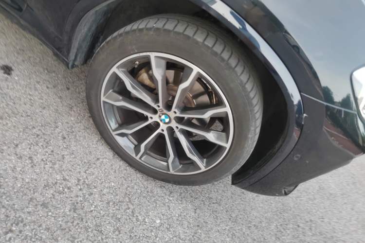Used BMW X3 2023 xDrive30i Leading Model M Night Edition Package Right Front Wheel Hub