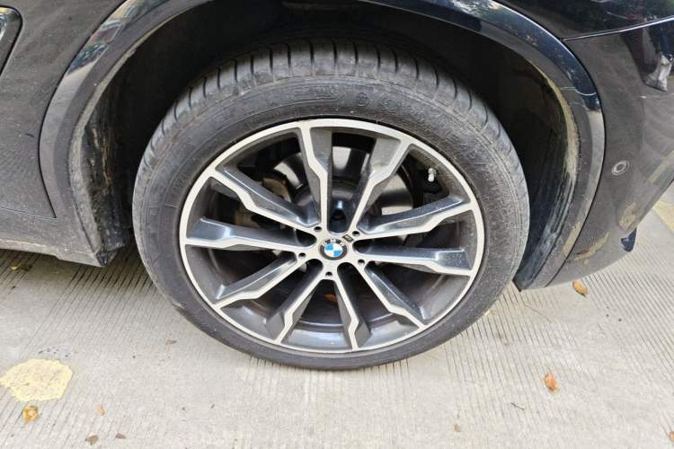 Used BMW X3 2023 Restyled xDrive30i Leading Edition M Night Sky Package Right Front Wheel Hub
