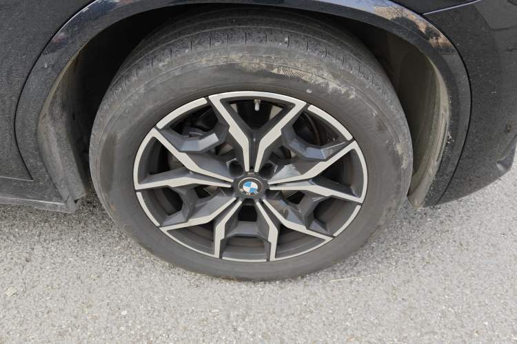 Used BMW X3 2023 xDrive25i M Sport Package Right Front Wheel Hub