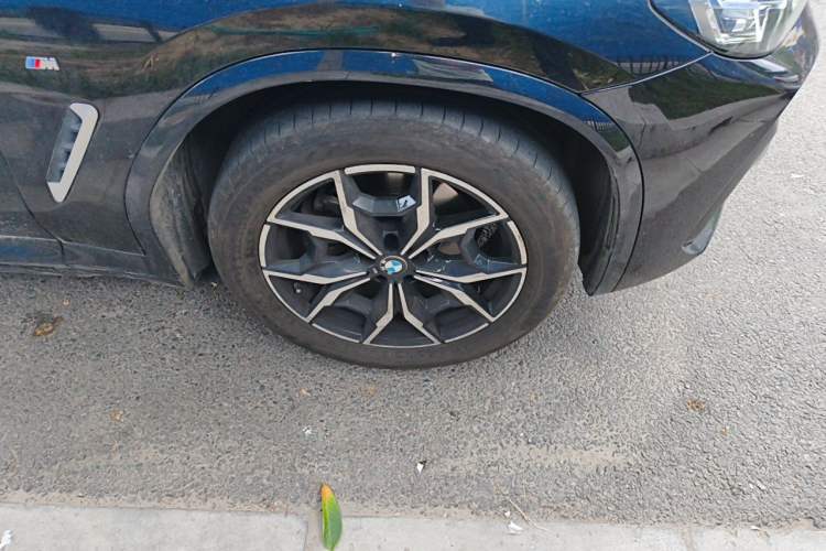 Used BMW X3 2023 xDrive25i M Sport Package Right Front Wheel Hub