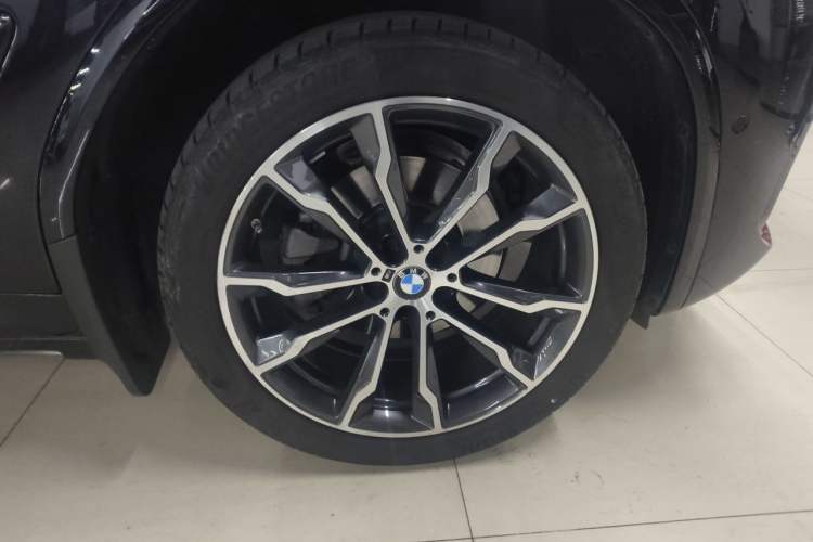 Used BMW X3 2023 xDrive30i Leading Model M Night Edition Package Right Front Wheel Hub