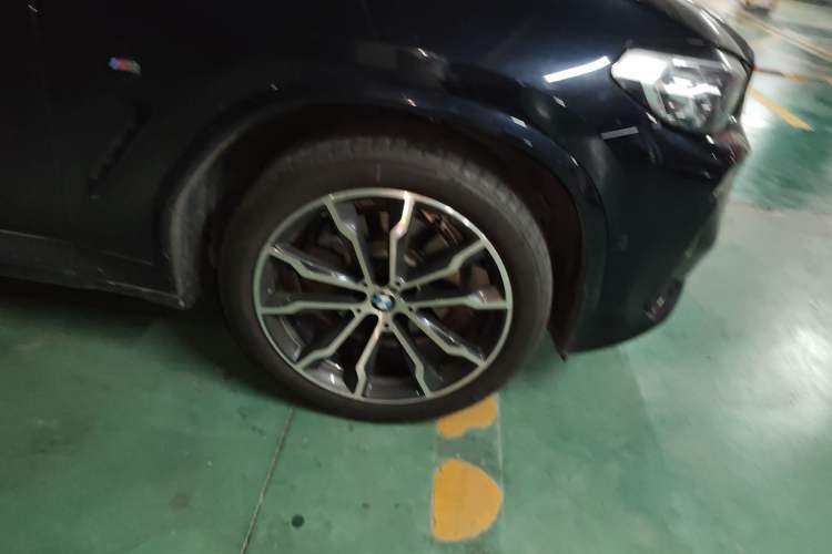 Used BMW X3 2023 Restyled xDrive30i Leading Edition M Night Sky Package Right Front Wheel Hub