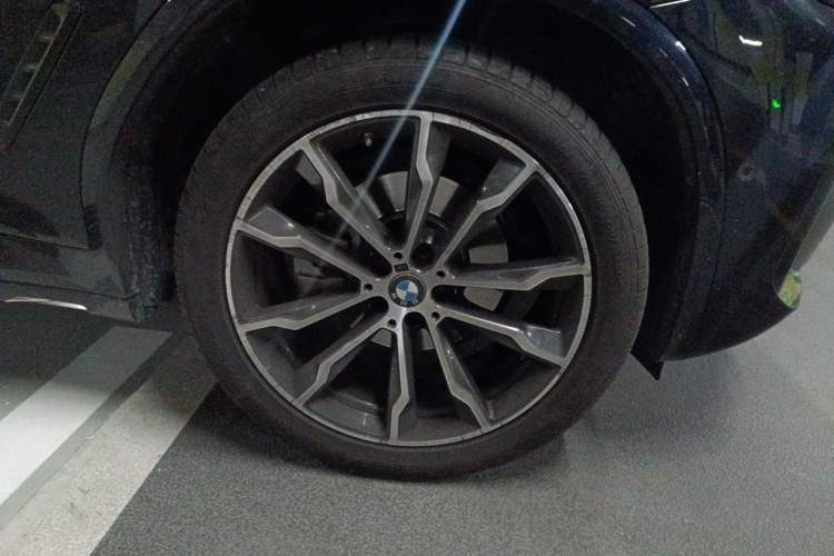 Used BMW X3 2023 Restyled xDrive30i Leading Edition M Night Sky Package Right Front Wheel Hub