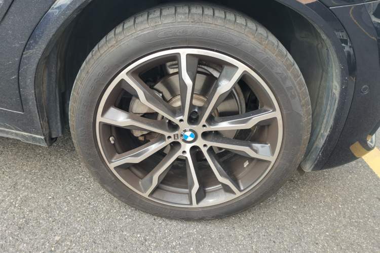 Used BMW X3 2023 Restyled xDrive30i Luxury Version M Night Edition Package Right Front Wheel Hub