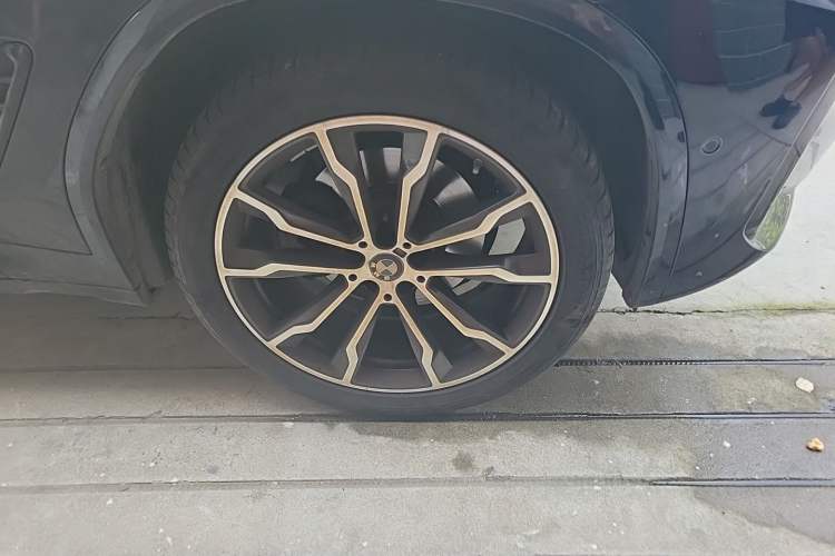 Used BMW X3 2023 xDrive30i Leading Model M Night Edition Package Right Front Wheel Hub