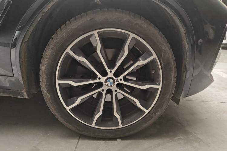 Used BMW X3 2023 xDrive30i Luxury Edition M Night Sky Package Right Front Wheel Hub