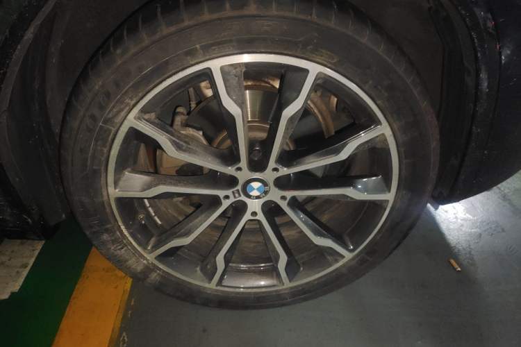 Used BMW X3 2023 xDrive30i Leading Model M Night Edition Package Right Front Wheel Hub