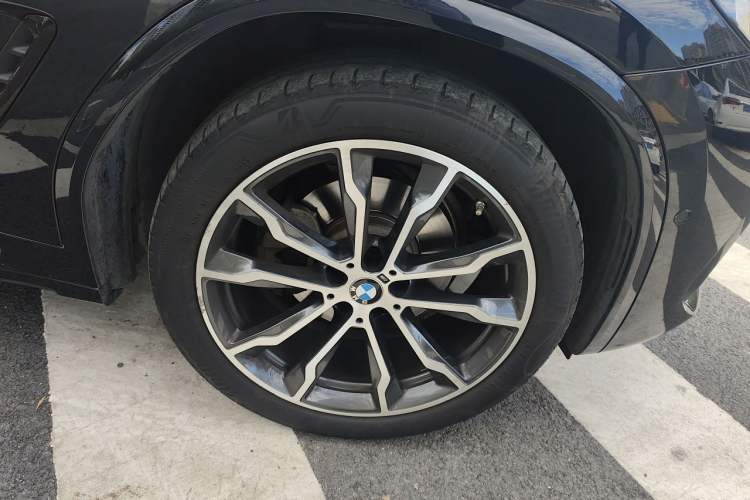 Used BMW X3 2023 Restyled xDrive30i Leading Edition M Night Sky Package Right Front Wheel Hub