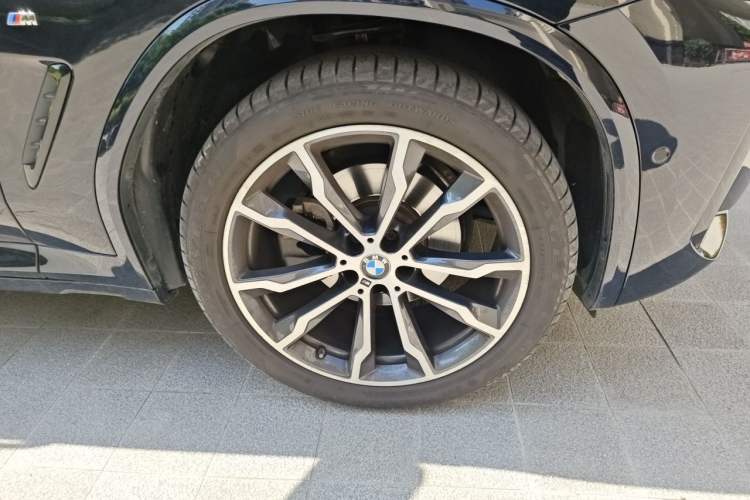 Used BMW X3 2023 xDrive30i Leading Model M Night Edition Package Right Front Wheel Hub
