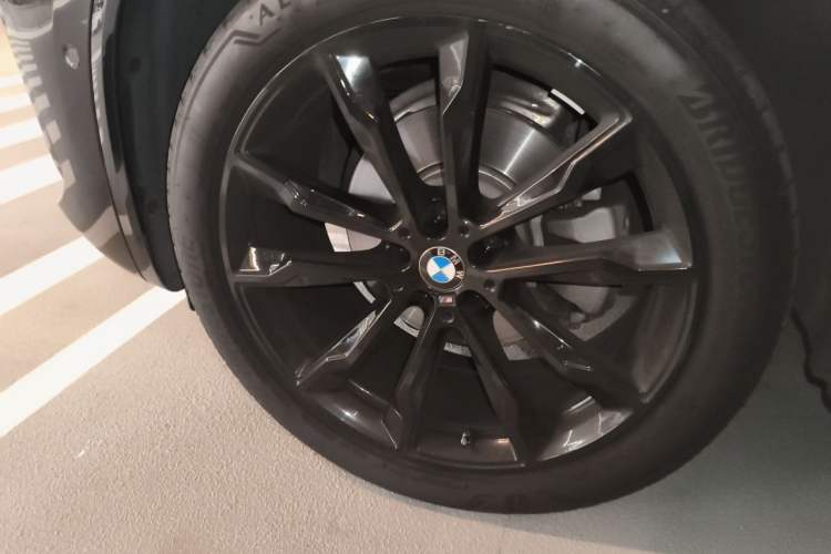 Used BMW X3 2023 xDrive30i Luxury Edition M Night Sky Package Right Front Wheel Hub