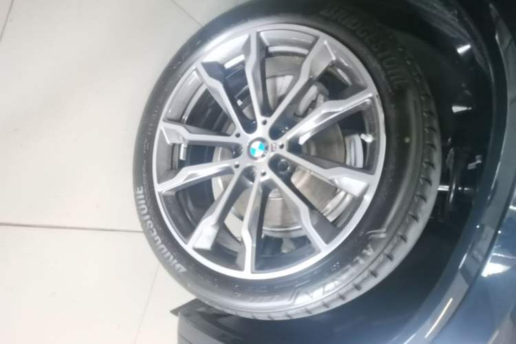 Used BMW X3 2023 Restyled xDrive30i Leading Edition M Night Sky Package Right Front Wheel Hub