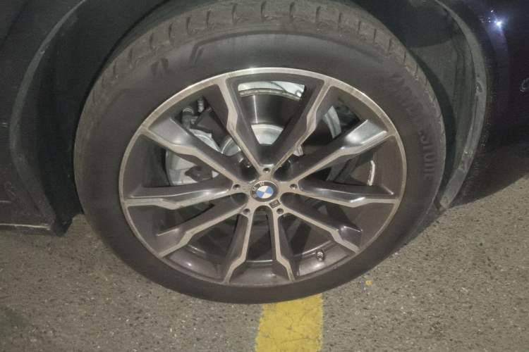 Used BMW X3 2023 Restyled xDrive30i Leading Edition M Night Sky Package Right Front Wheel Hub