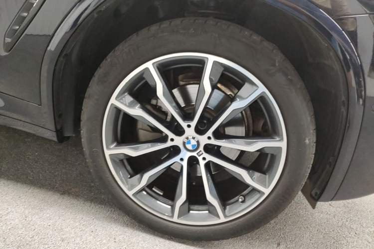 Used BMW X3 2023 xDrive30i Leading Model M Night Edition Package Right Front Wheel Hub