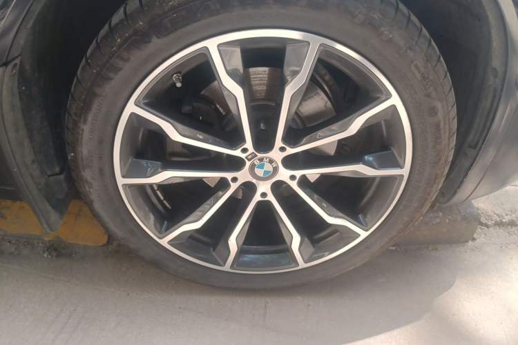 Used BMW X3 2023 xDrive30i Leading Model M Night Edition Package Right Front Wheel Hub