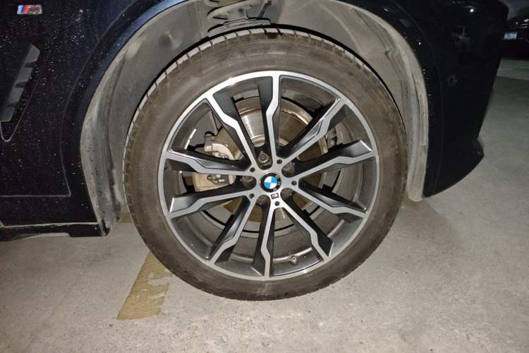 Used BMW X3 2023 xDrive30i Leading Model M Night Edition Package Right Front Wheel Hub