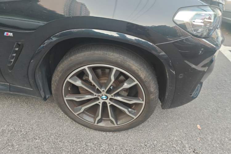 Used BMW X3 2023 xDrive30i Leading Model M Night Edition Package Right Front Wheel Hub