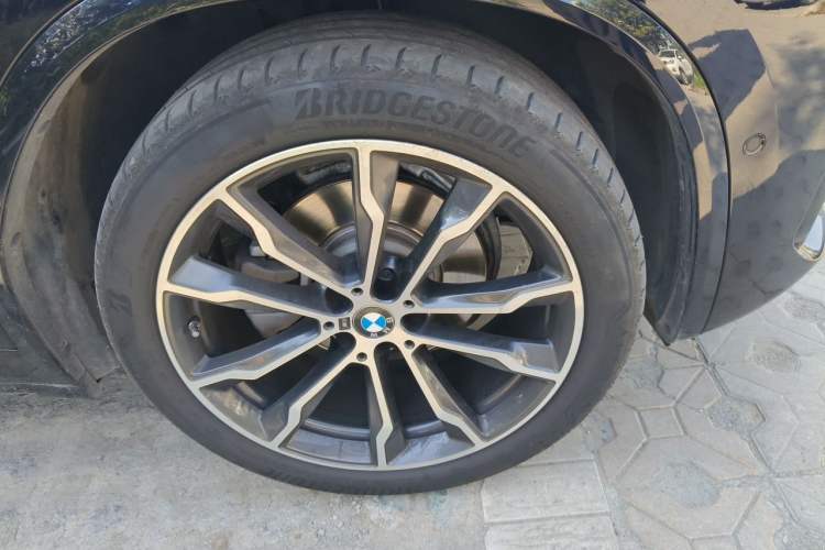 Used BMW X3 2023 xDrive30i Luxury Edition M Night Sky Package Right Front Wheel Hub